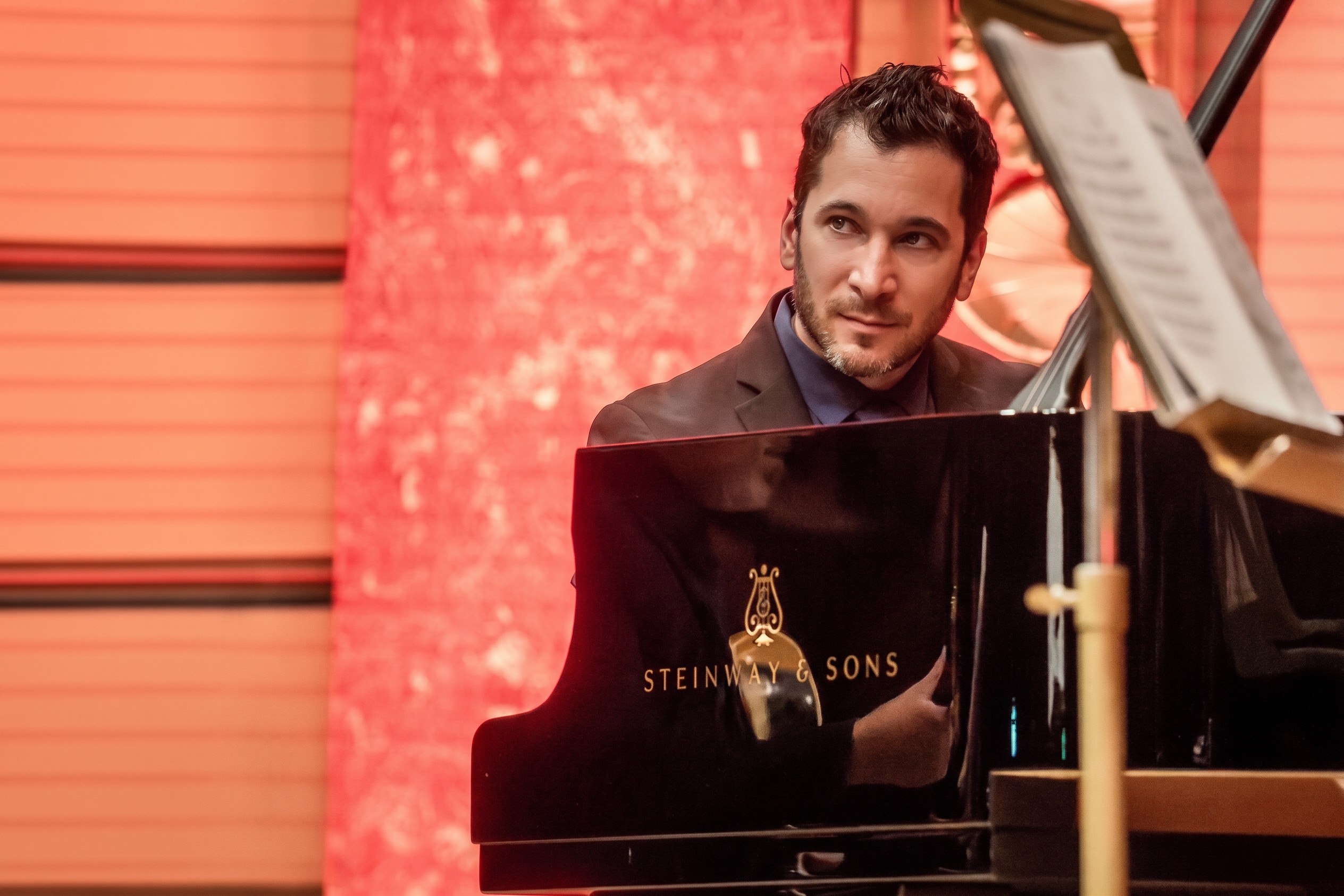 Matías Feigin en concierto al piano Steinway
