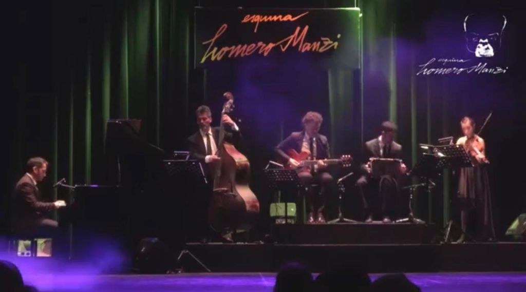 Formación en vivo en Esquina Homero Manzi
